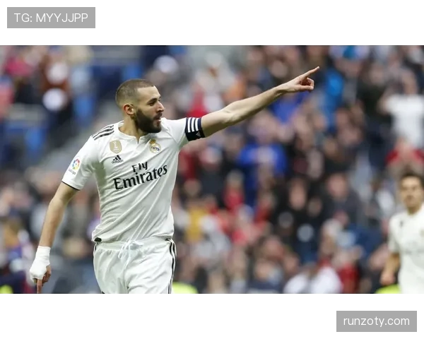 凯恩与本泽马前场全能性差异的核心维度解析